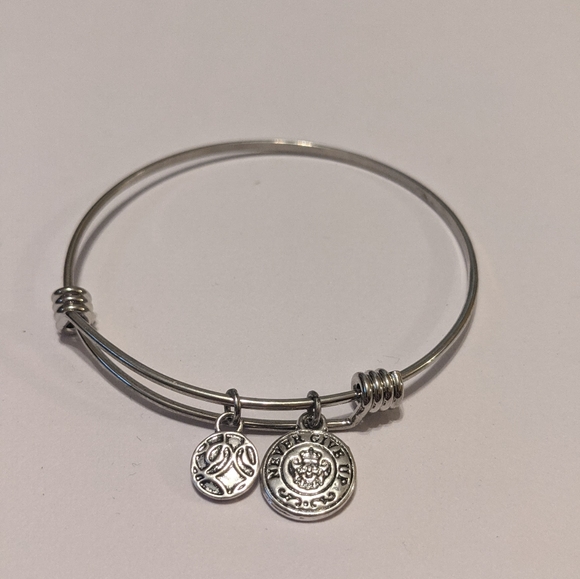 Bangle charm bracelet "Never Give Up" - adjustable silver tone - Picture 10 of 11